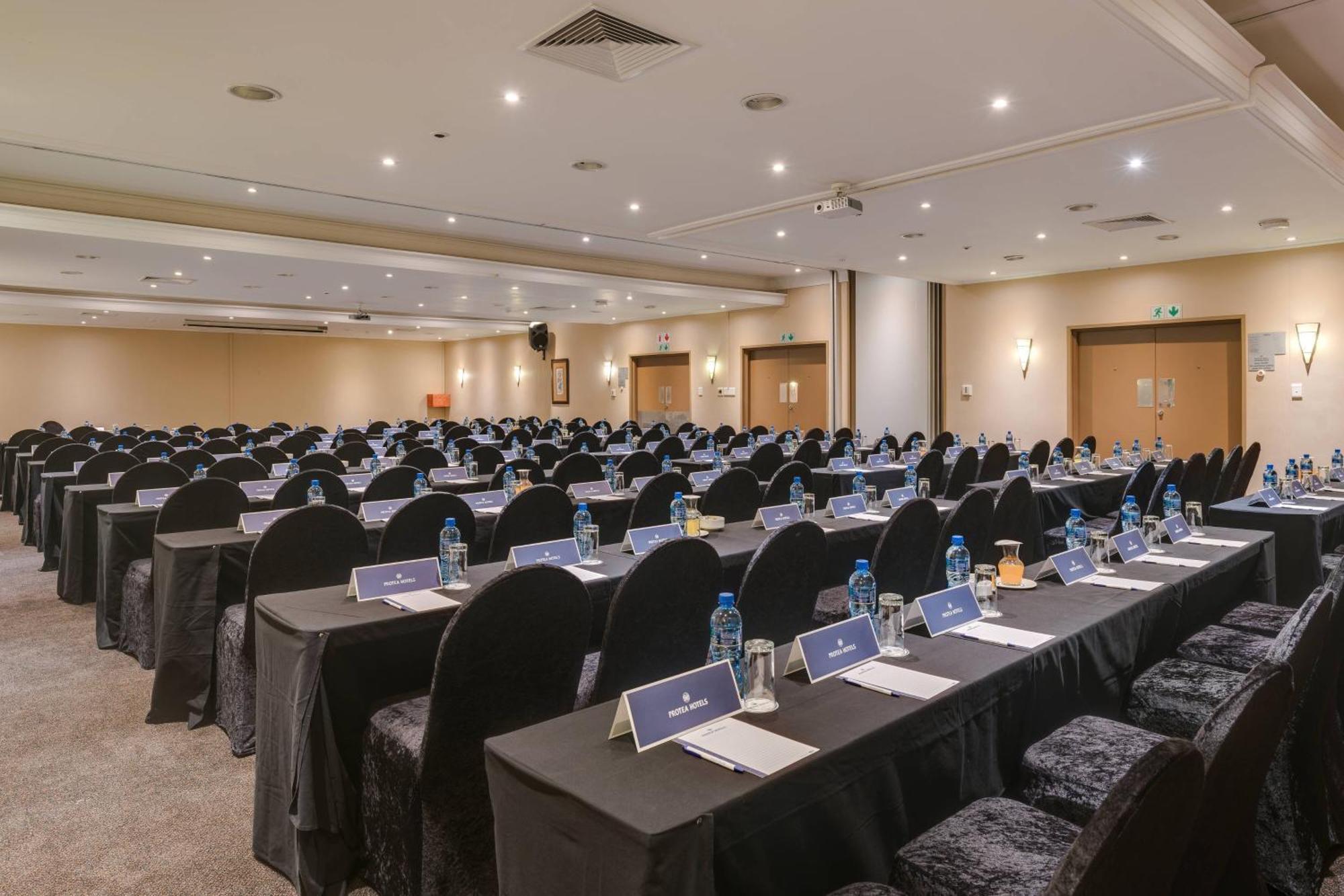 Protea Hotel By Marriott Karridene Beach Amanzimtoti Exterior foto